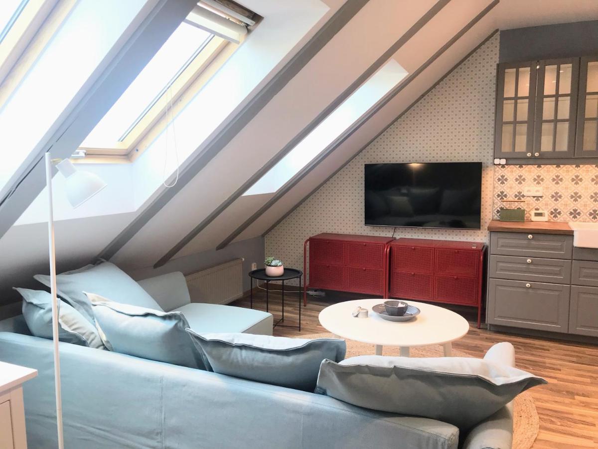 Attic Apartment On Waterfront / View / Netflix Prague Exterior photo