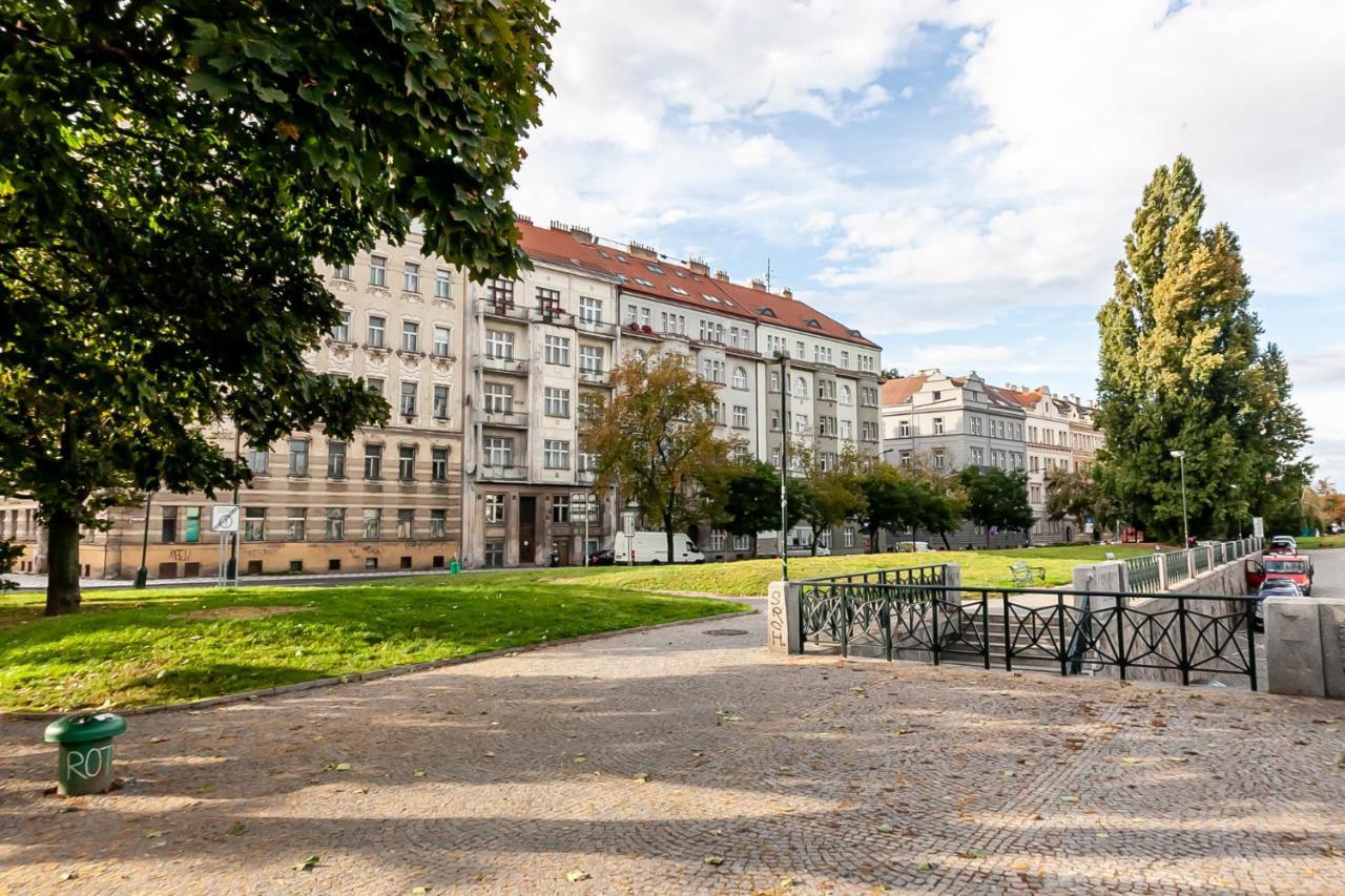 Attic Apartment On Waterfront / View / Netflix Prague Exterior photo